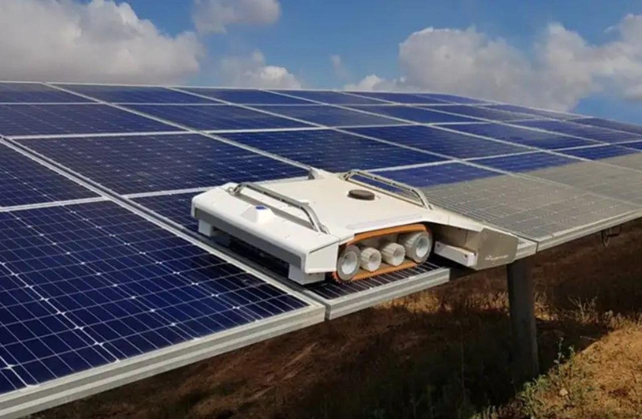 Роботы для очистки солнечных панелей повысят эффективность производства энергии на 30%