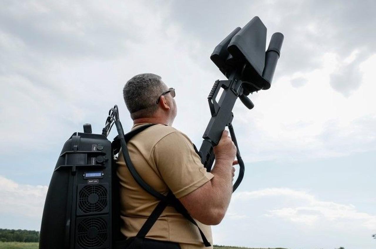 Антидроновые ружья «Пиранья-Тех» получили модификацию, которая поможет обнаруживать вражеские дроны во время движения бойцов на транспорте