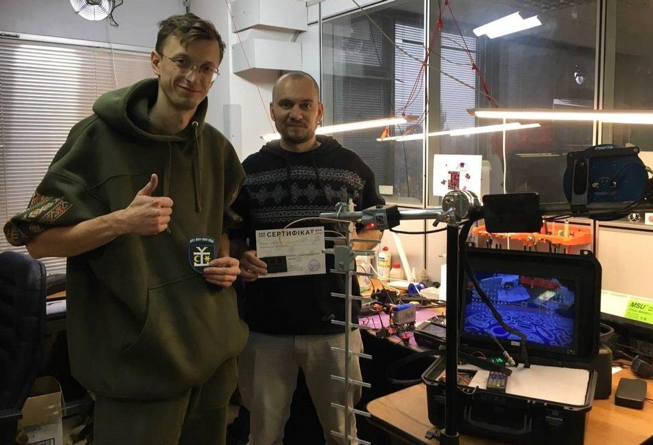 Украинские волонтеры разработали для военных наземную станцию управления FPV дронами