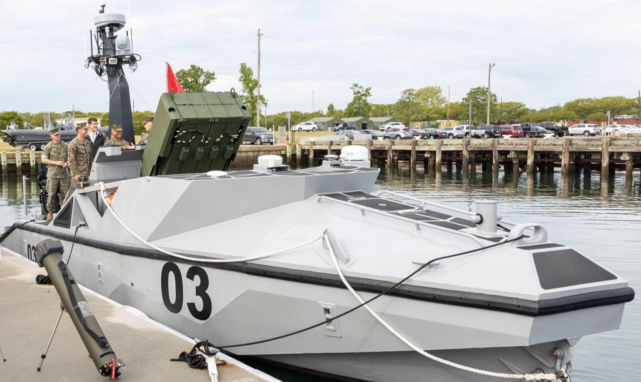 Беспилотная лодка LRUSV с системой запуска дронов-камикадзе Hero-120 способна поразить как транспортные средства так и катера противника