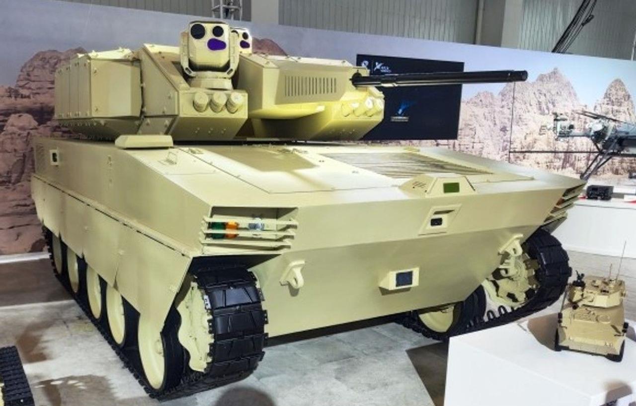 Китай представил новейшего боевого робота VU-T10, он вооружен 30-мм пушкой и 7,62-мм спаренными пулеметами