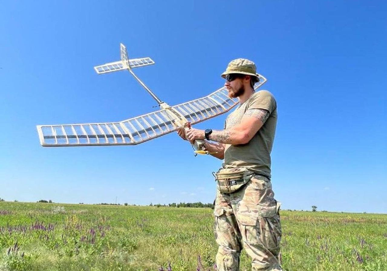 Украинский дрон SpyGun, невидим в небе, устойчив к РЭБ и предназначен для глубинной разведки в тылу противника