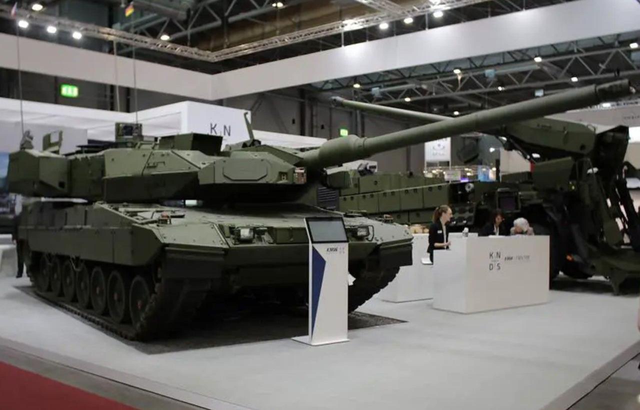 KMW представил новый танк Leopard 2A8 с улучшенной броней и активной защитой, что значительно повысит защиту от снарядов, мин и дронов