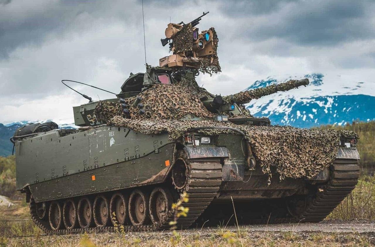 Шведская БМП Combat Vehicle 90 - высокомобильная платформа, созданная для разведки, эвакуации, огневой поддержки