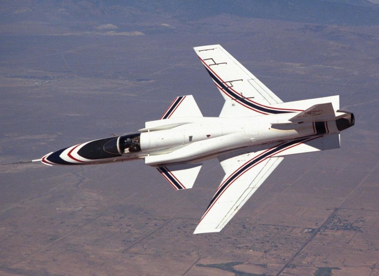 Уникальный самолет Grumman X-29A с «крылом обратной стреловидности» имел высокую маневренность