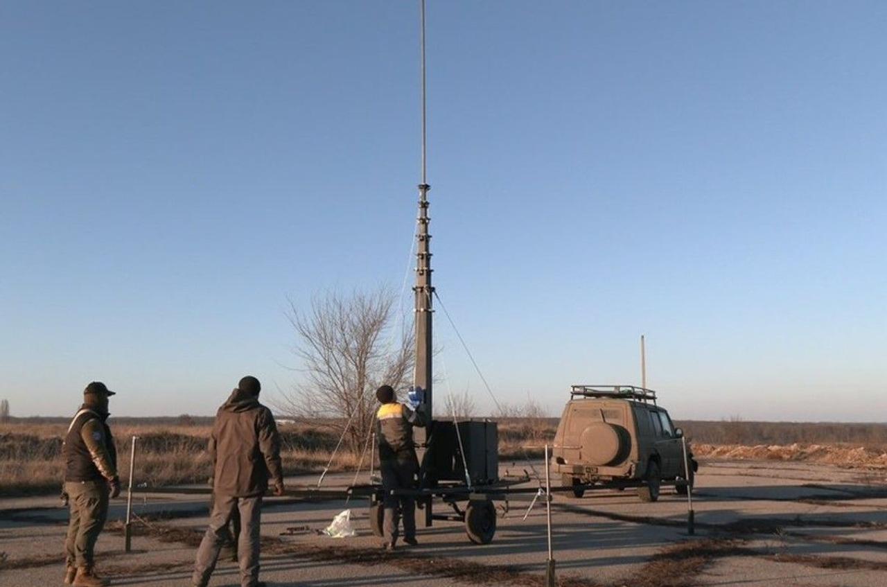 Волонтеры из Харькова разработали оборудование которое усиливает сигнал дронов и корректирует артиллерию