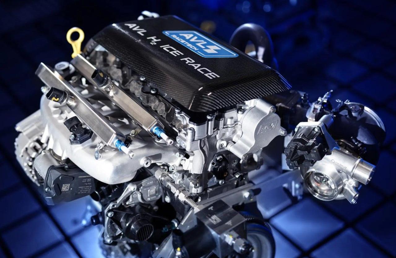 Компания AVL продемонстрировала 2,0-литровый водородный двигатель с турбонаддувом который развивает мощность более 200 л.с. на литр