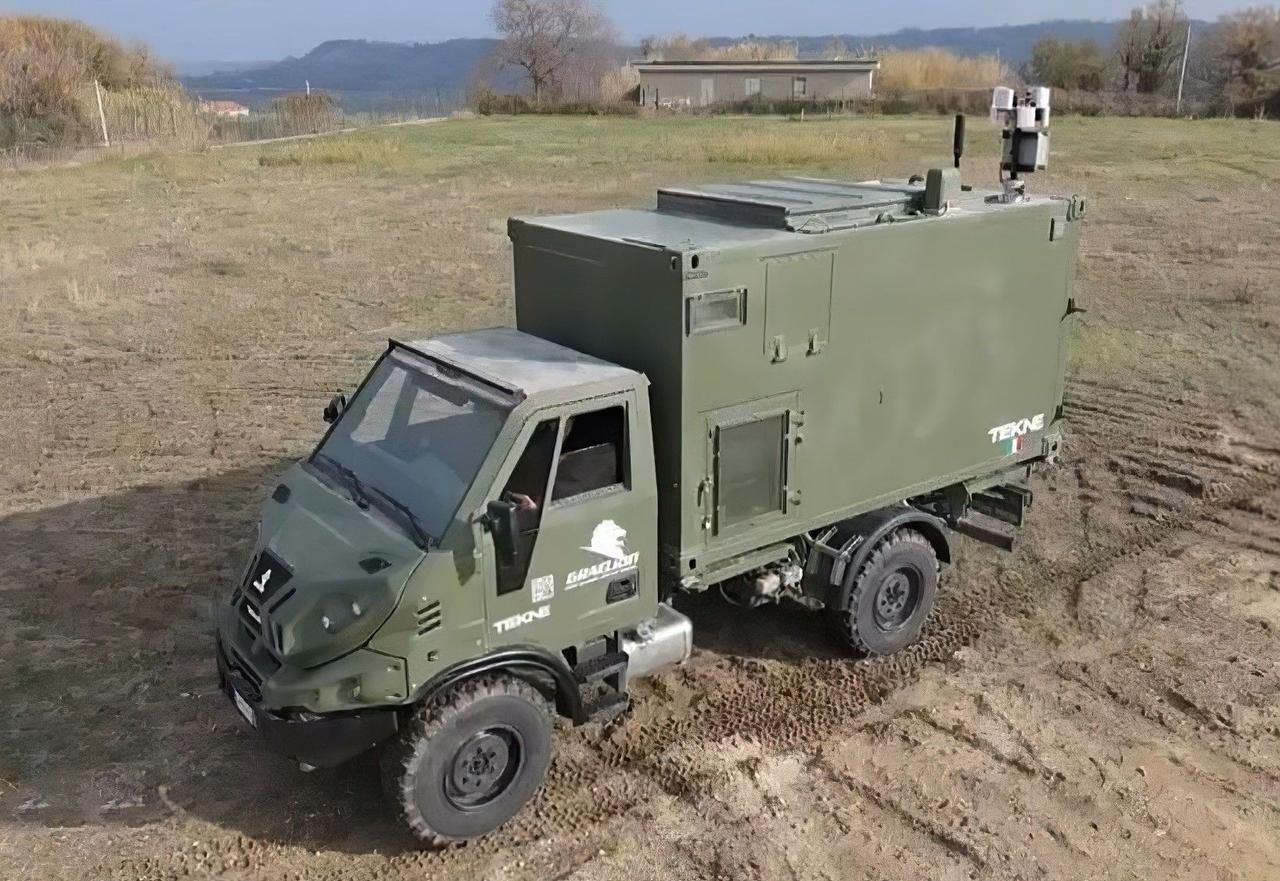 Итальянская компания создала спецгрузовик радиоэлектронной борьбы на шасси автомобиля GRAELION