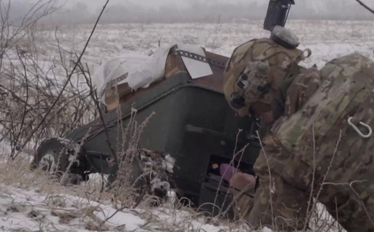 Украинские военные используют наземных роботов для дистанционного уничтожения позиций оккупантов
