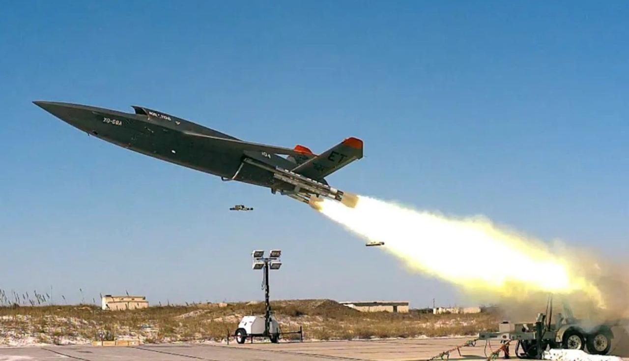 ВВС США провели испытания новейшего беспилотника XQ-58A Valkyrie, с дальностью действия 5600 км