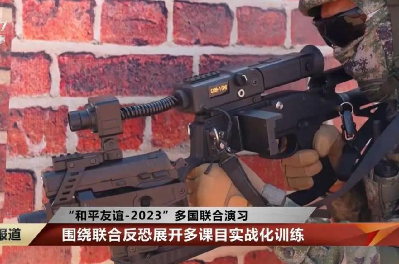 Китай представил угловой пистолет, он позволяет пользователям стрелять из укрытия, не подвергая себя опасности 