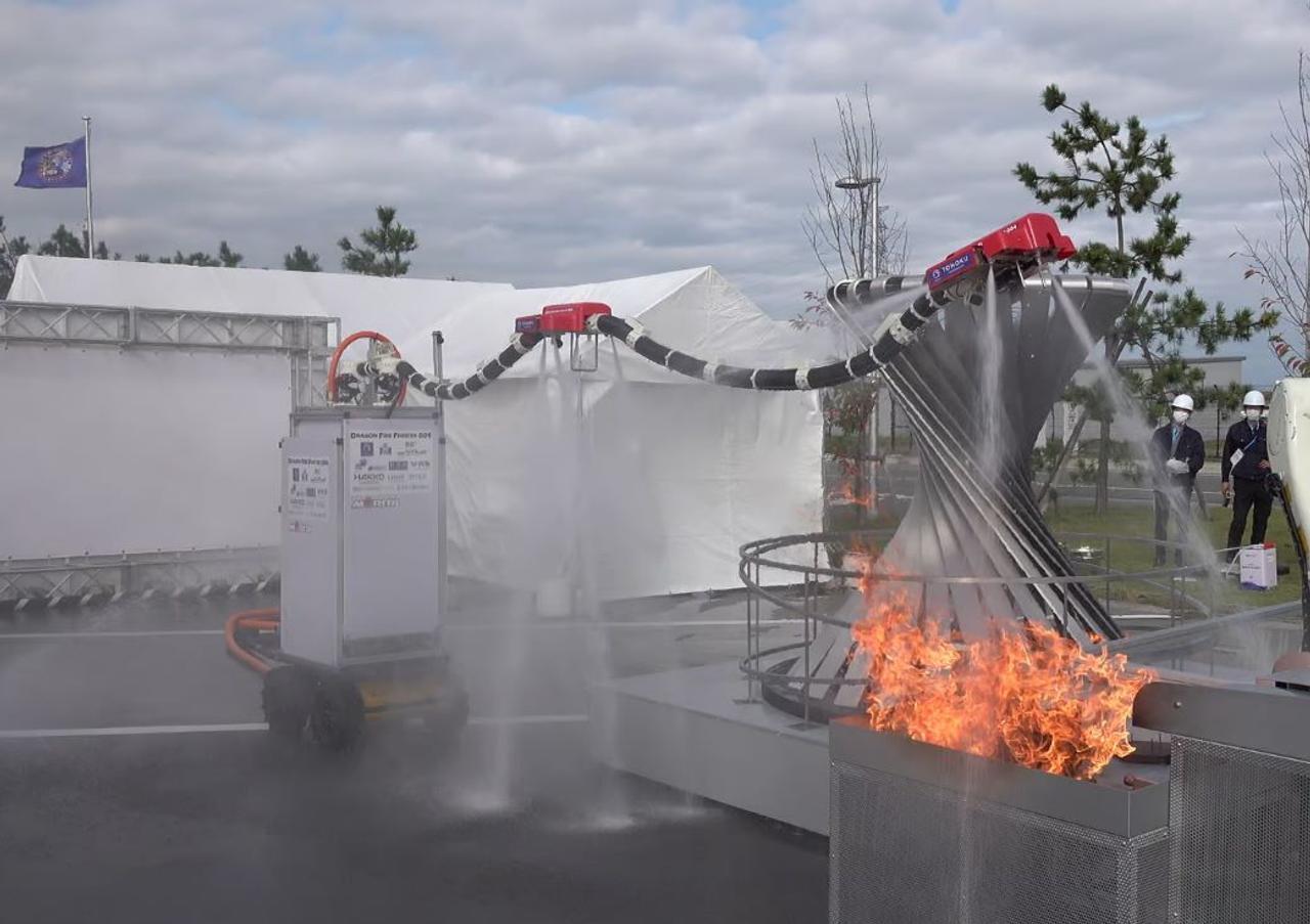 Робот- пожарный «летающий дракон» поможет тушит пожары обеспечивая безопасность операторов