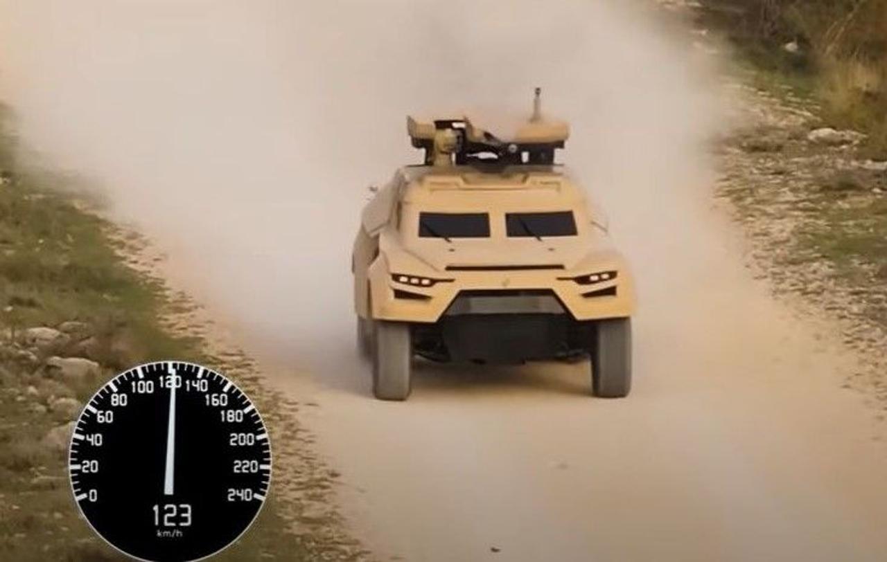 Боевая машина Cockerill iX способна точно поражать цели передвигаясь на скорости до 120 км/ч