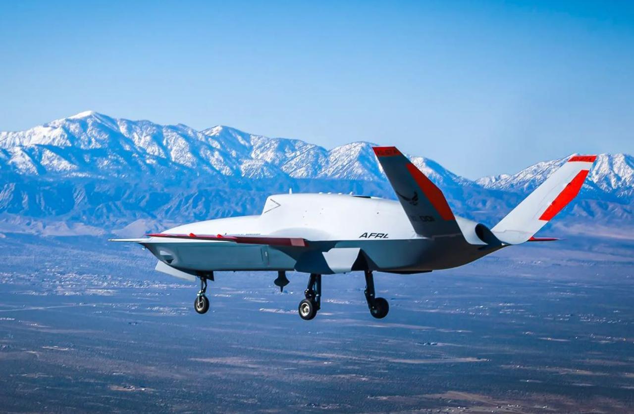 Новый боевой беспилотник XQ-67A является недорогим дроном но обладает летными характеристиками истребителя