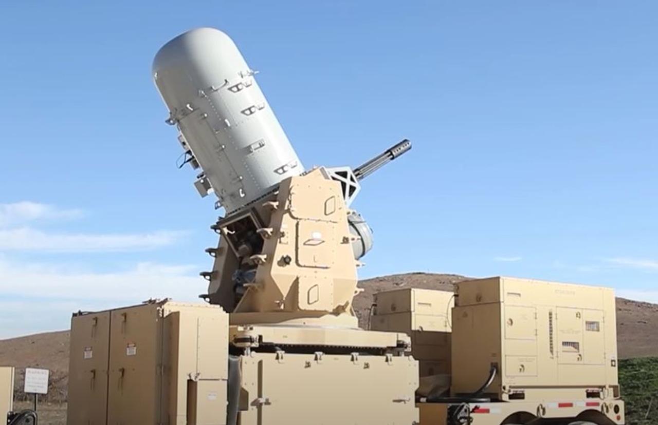 Phalanx CIWS – комплекс противоракетной обороны, скорострельность до 4500 выс/мин 