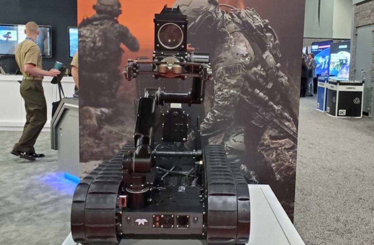 Наземный робот SUGV 325 способен вести разведку, разминировать территорию и атаковать вражеские цели