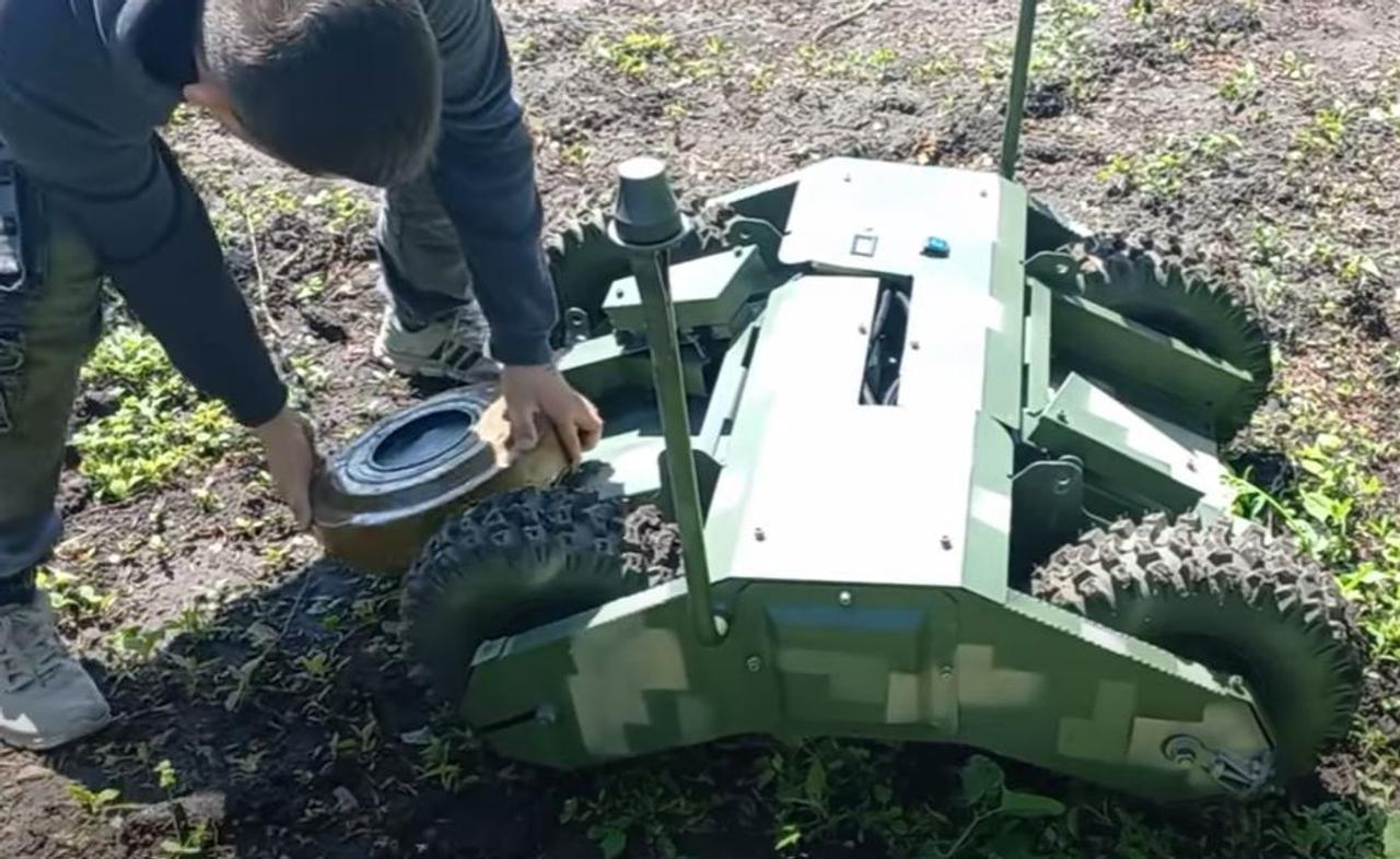 Украинские инженеры разработали роботизированную платформу Mangust для дистанционного минирования