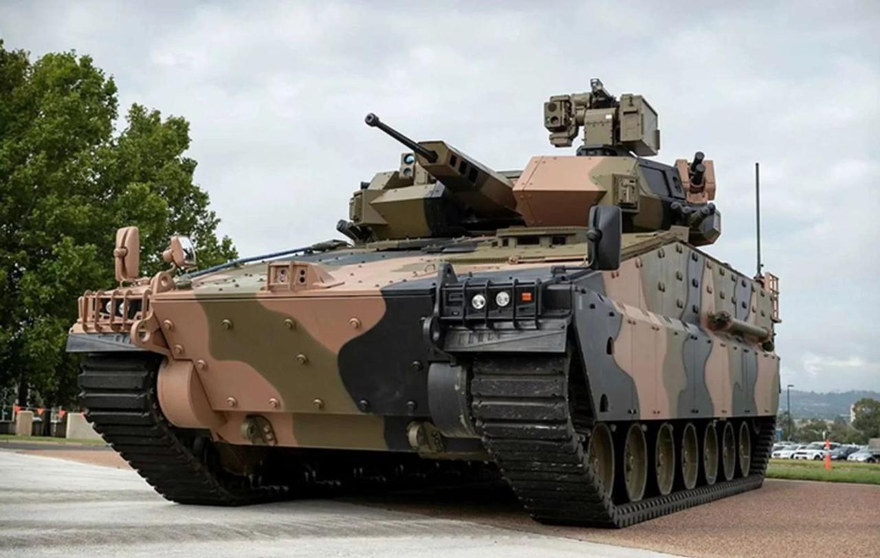 Боевые машины пехоты Redback оснастили автоматическими пушками Mk44 Stretch Bushmaster 