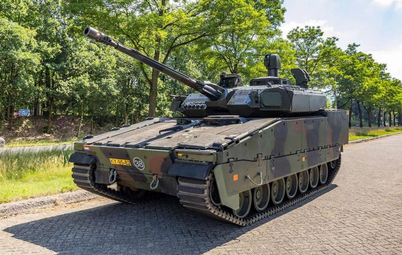 Представлена модернизированная машина пехоты CV90 оснащенная новой башней D35 с 35-мм пушкой