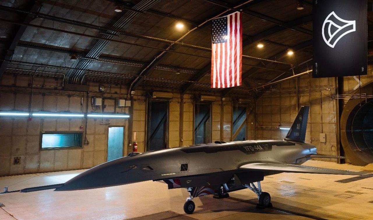 ВВС США проводят испытания беспилотных истребителей YFQ-42A и YFQ-44A которые будут действовать в связке с пилотируемыми самолетами