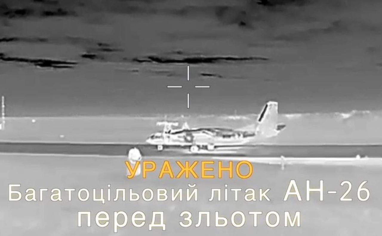 Беспилотники ГУР уничтожили в Крыму российский транспортный самолет Ан-26 и две РЛС: удар лишил Россию логистики и «глаз»