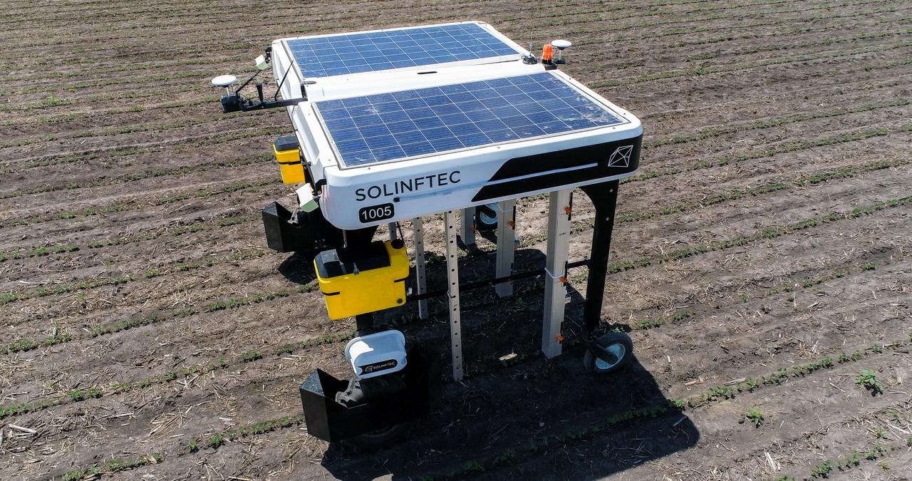 Робот Solix Sprayer автономно ищет и уничтожает сорняки, он может обрабатывать до 40,5 га угодий в день
