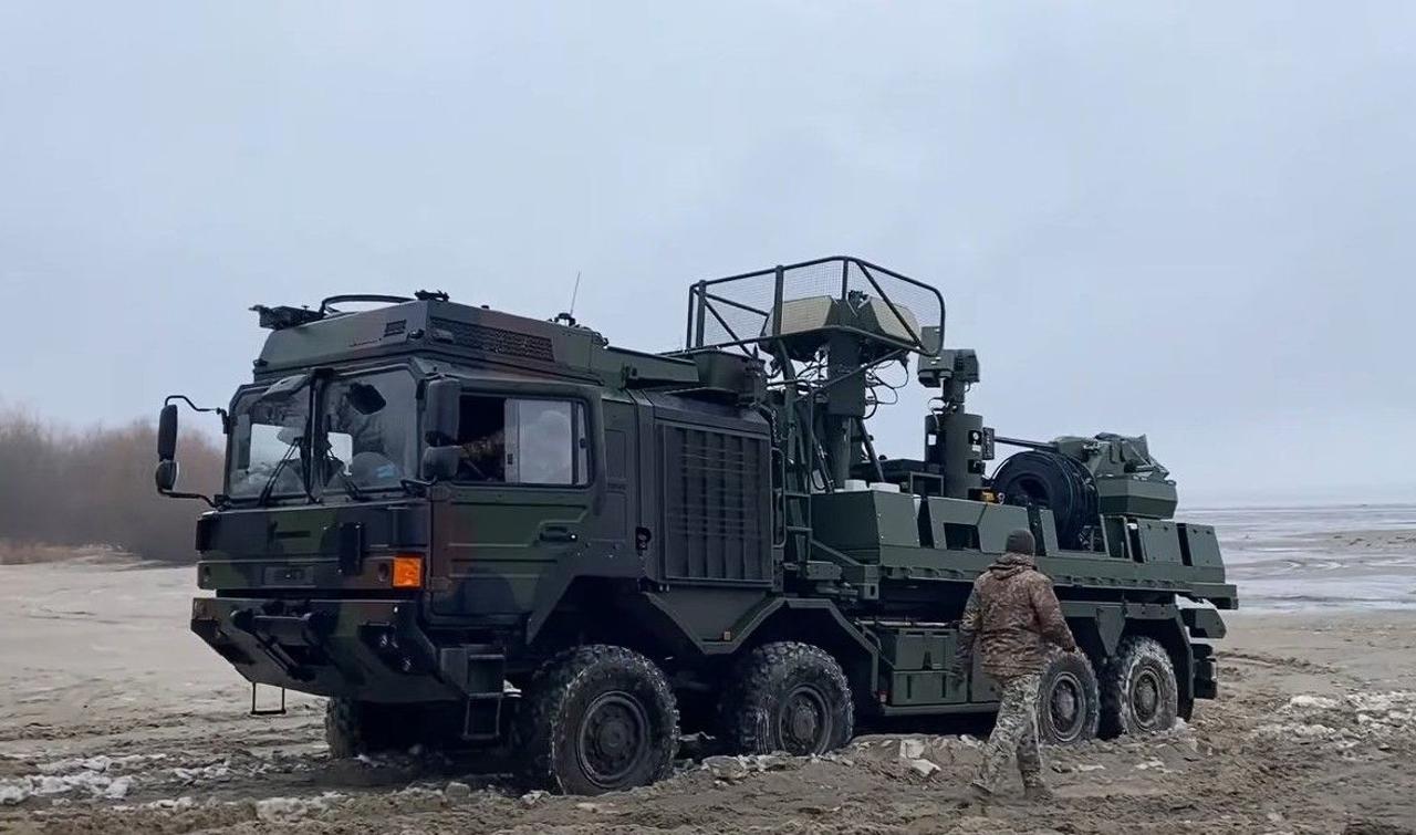 Украина получила современные зенитные установки Terrahawk Paladin с радаром кругового обзора и 30-мм пушкой Mk44 для защиты от дронов 