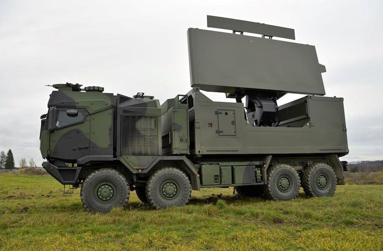 Мобильная радиолокационная система GM400α, с дальностью действия 515 км, предназначена для обнаружения целей - маловысотных, тихоходных и высокоманевренных