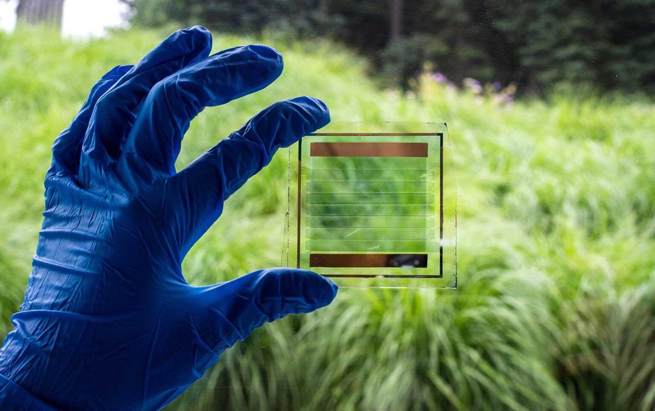 Исследователи нашли метод производства полупрозрачных солнечных элементов размером с окно