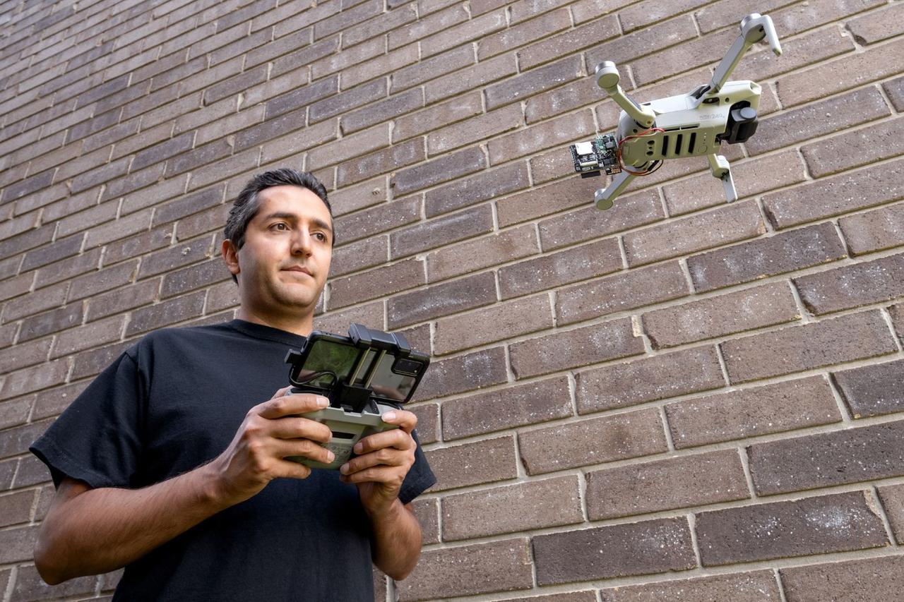 Беспилотник с устройством Wi-Peep способен видеть сквозь стены зданий