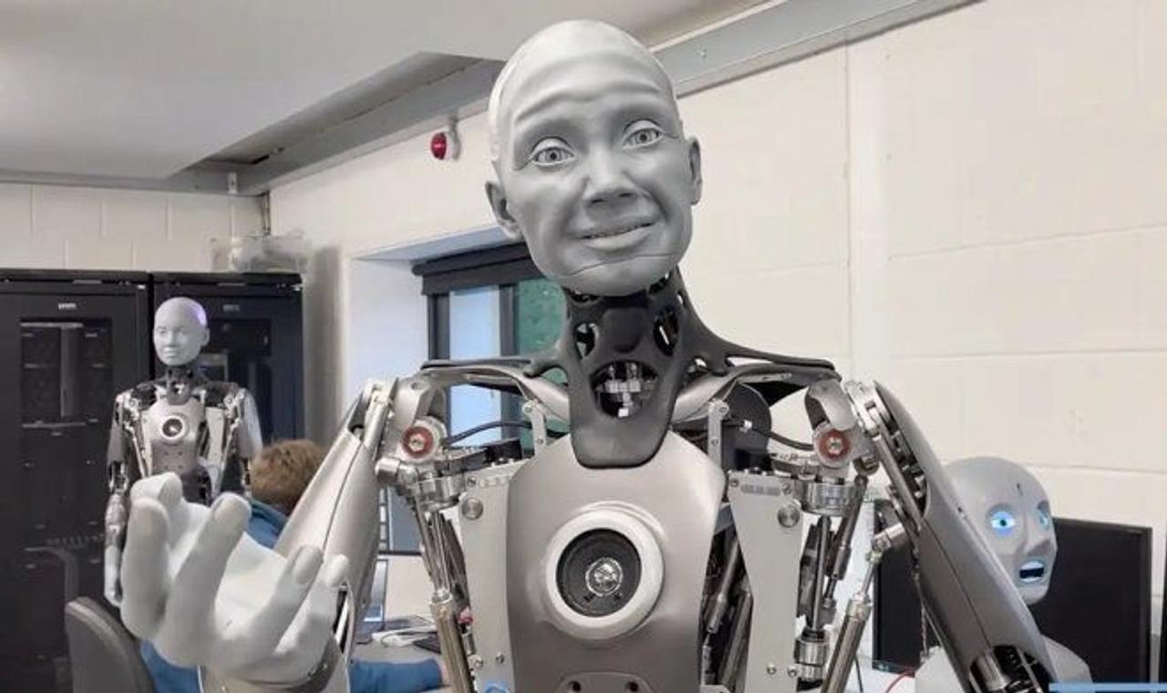 Британцы представили гуманоидного робота Ameca, который отображает человеческие эмоции с максимальной точностью