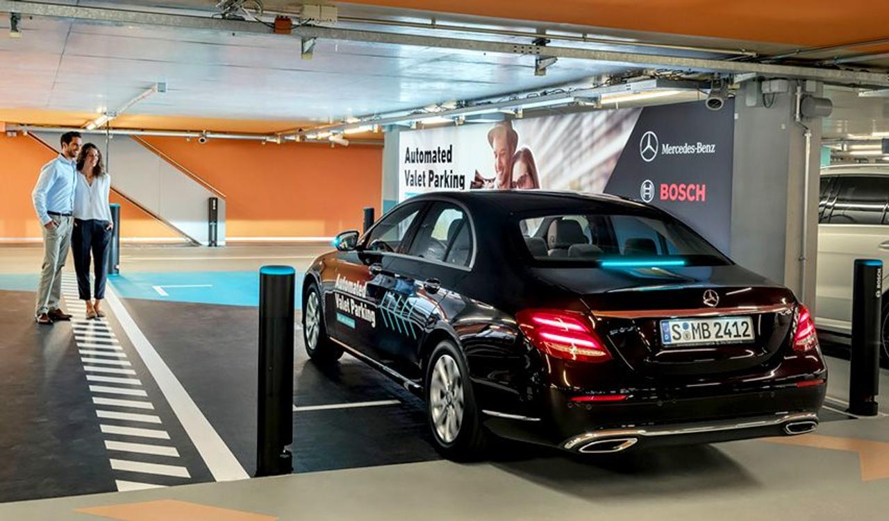 Mercedes-Benz и Bosch продемонстрировали технологию автоматического маневрирования по паркингу 
