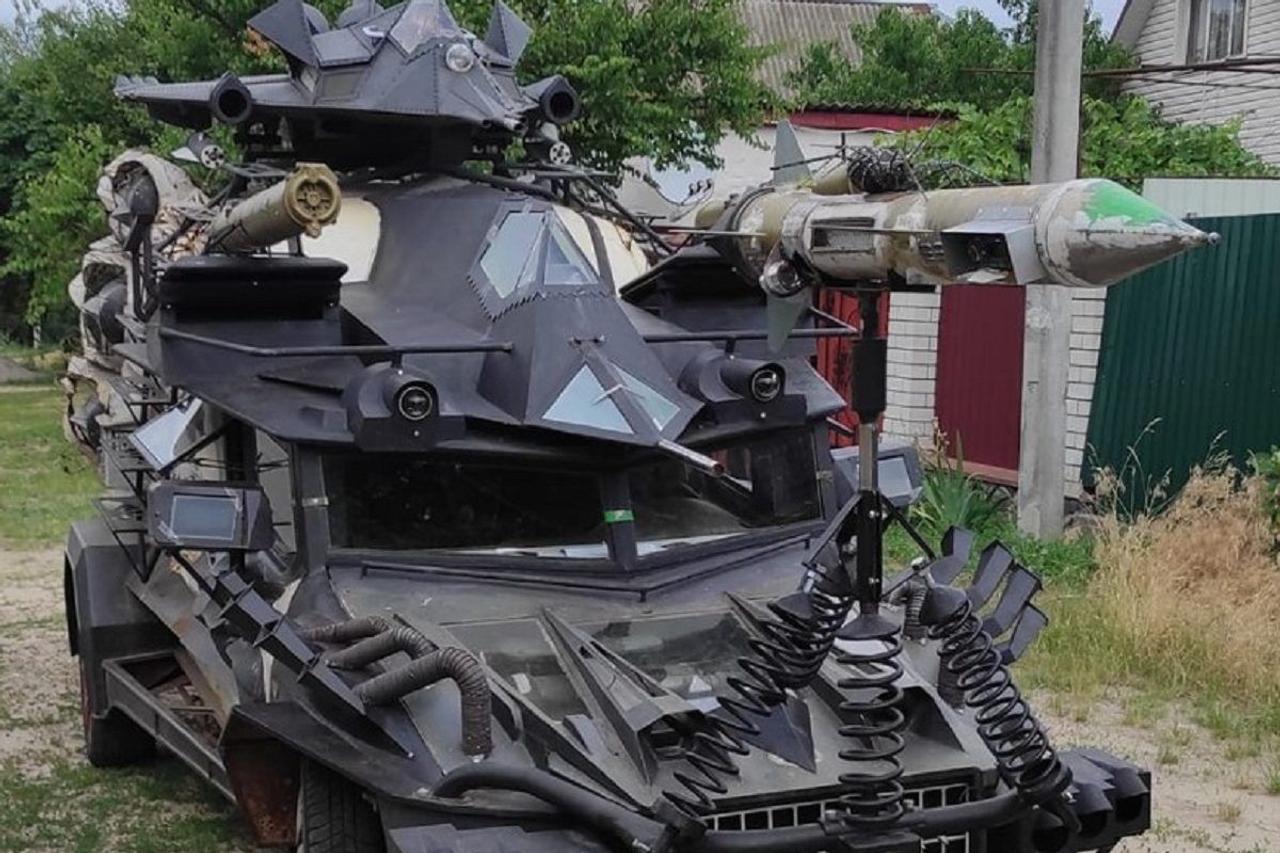Для устрашения российских орков Украинец создал «автомобиль-монстр»