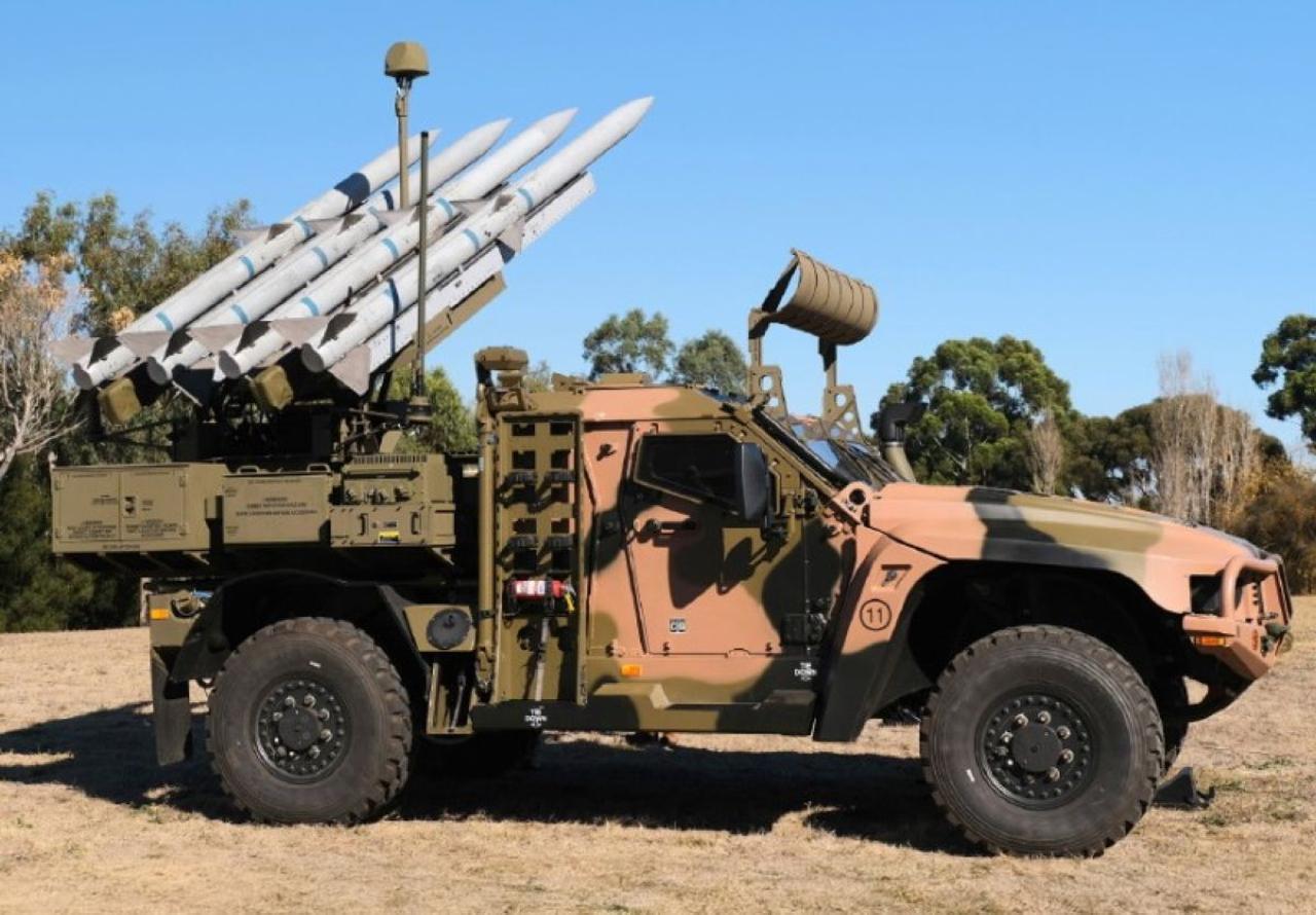 Мобильная система ПВО на базе Hawkei с ракетами AIM-9X Sidewinder и пусковой установкой NASAMS поражает цели на дальности до 35 км
