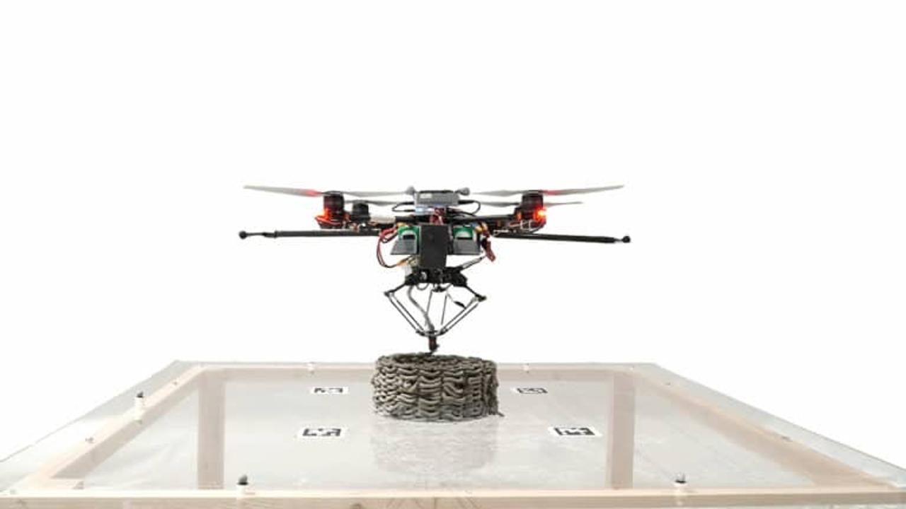 Рой дронов, вдохновленный пчелами, сможет печатать 3D-конструкции для строительства или ремонта во время полета