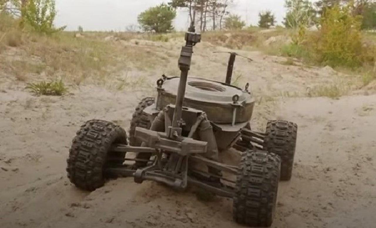 Робот-камикадзе ARK-1, украинских разработчиков, способен подрывать технику и атаковать позиции врага