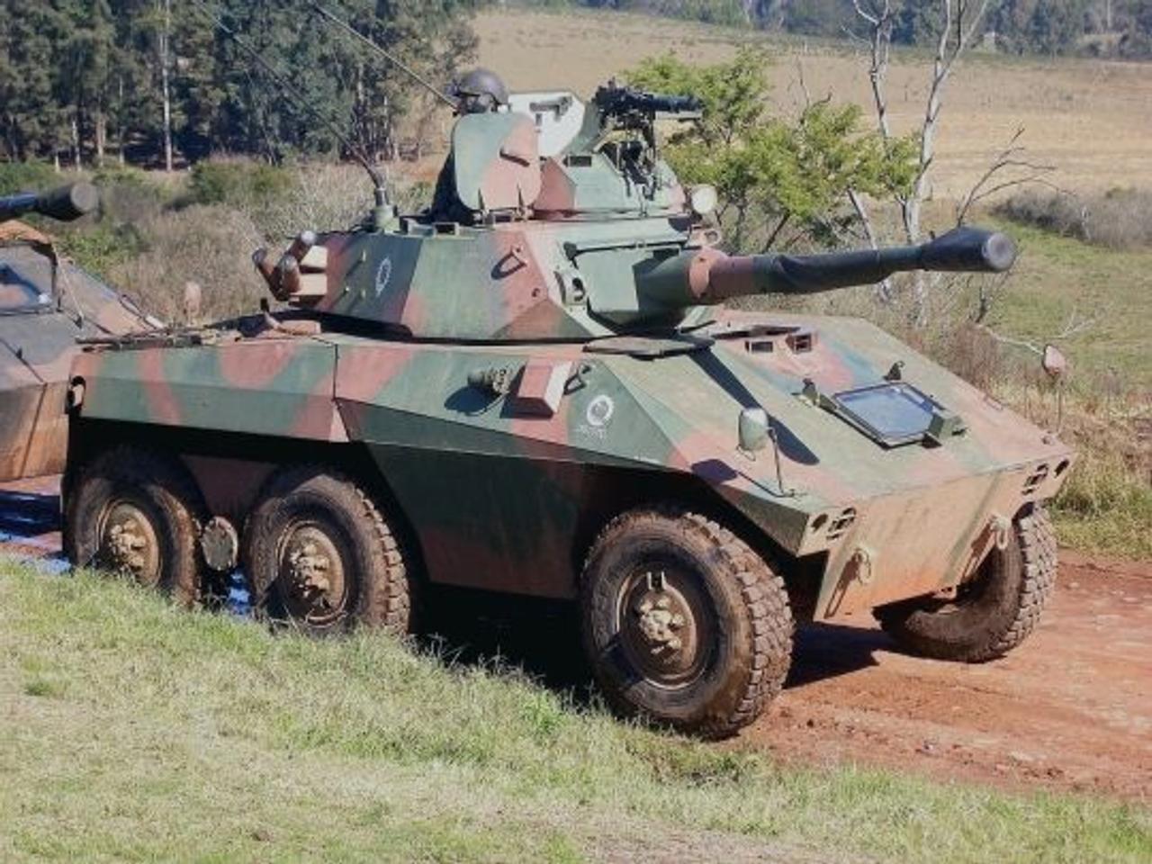 Бразильская колёсная боевая разведывательная машина Cascavel используется как для бронеразведки, так и борьбы с танками противника