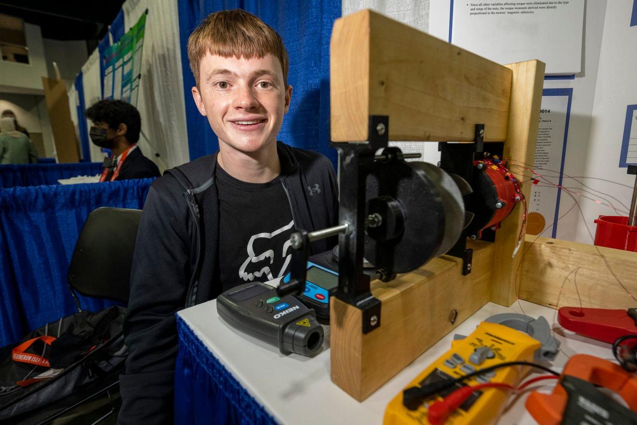 Безмагнитный двигатель, 17-летнего инженера, сделает электромобили более экологичными