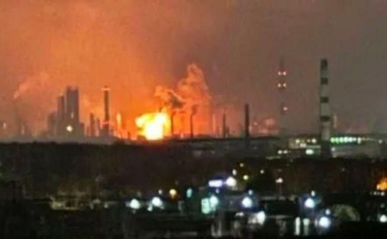 Украинские дальнобойные дроны поразили НПЗ Башнефть-УНПЗ на глубине 1400 км — сердце нефтепереработки России