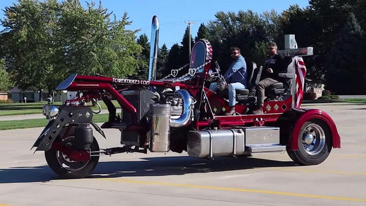 Tower Trike - самый большой мотоцикл в мире весит 5000 кг