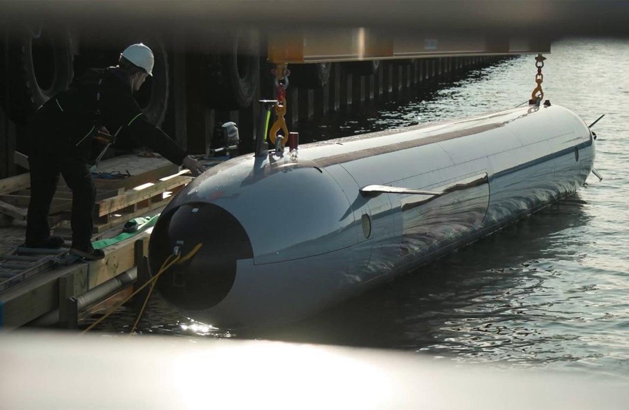 Большие подводные беспилотные аппараты HUGIN способны автономно работать 15 дней, радиус действия 2200 км