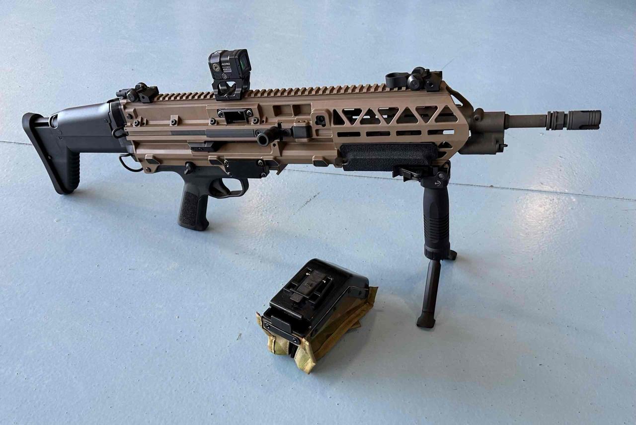 FN Herstal представила модернизированный сверхлегкий ручной пулемет FN Evolys 