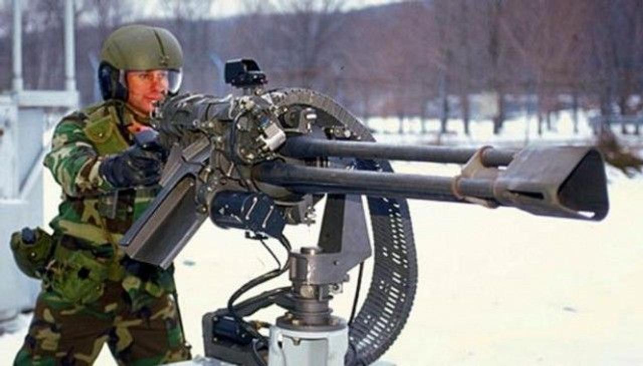 Трехствольный пулемет GAU-19/A, максимальная дальность стрельбы 6000 метров, скорострельность до 2000 выстрелов в минуту