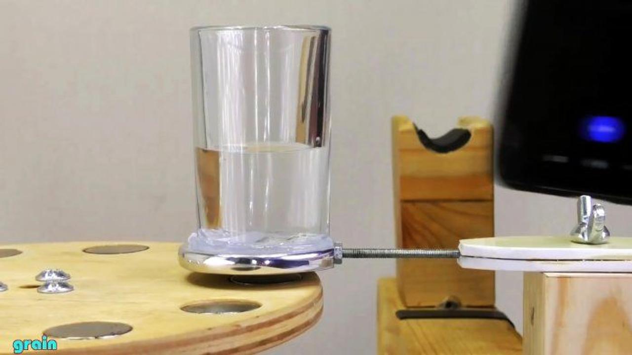 Как вскипятить воду с помощью магнитов?
