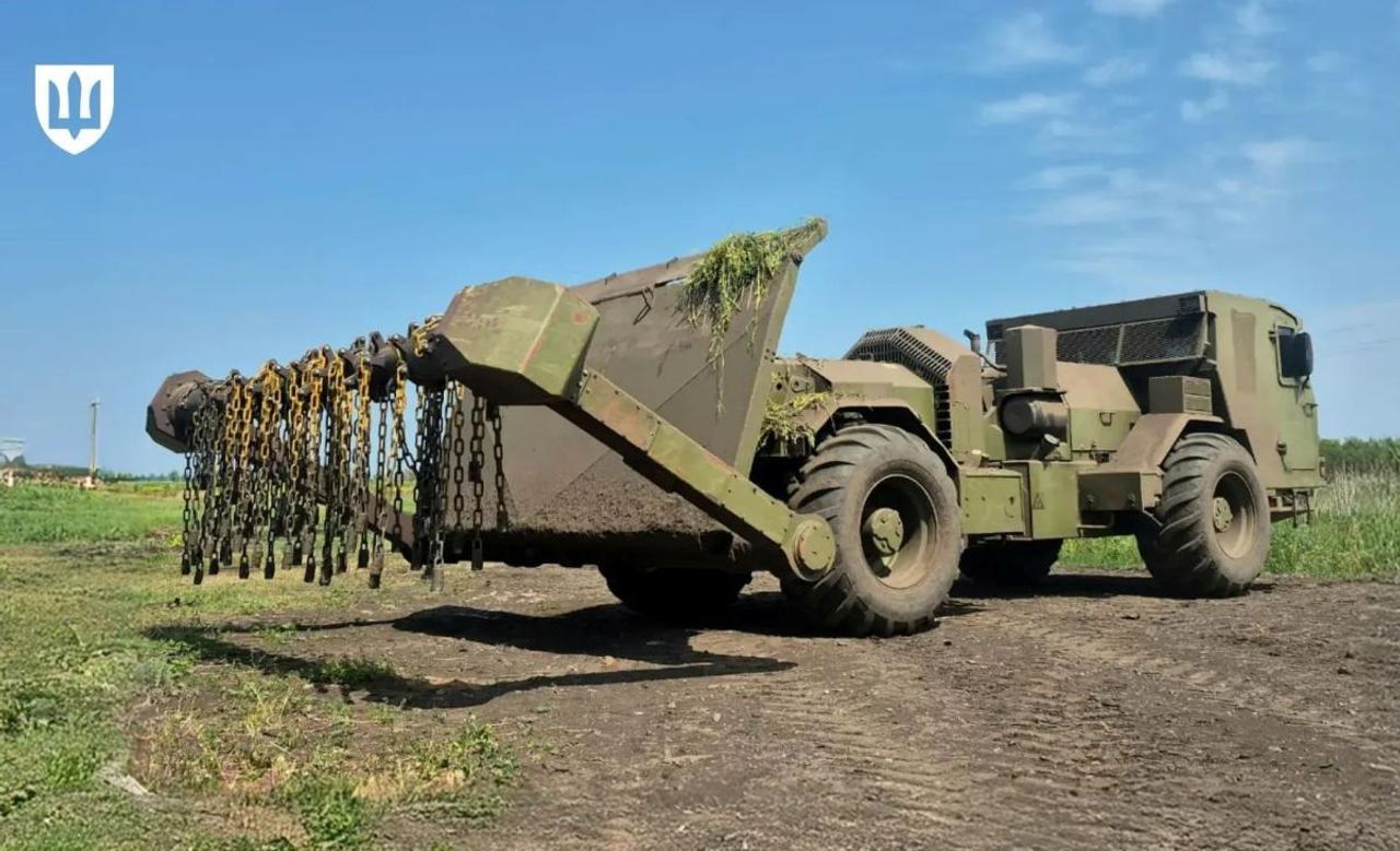 Машина разминирования Hydrema MCV 910 очищает земли Украины от минной угрозы без риска для оператора