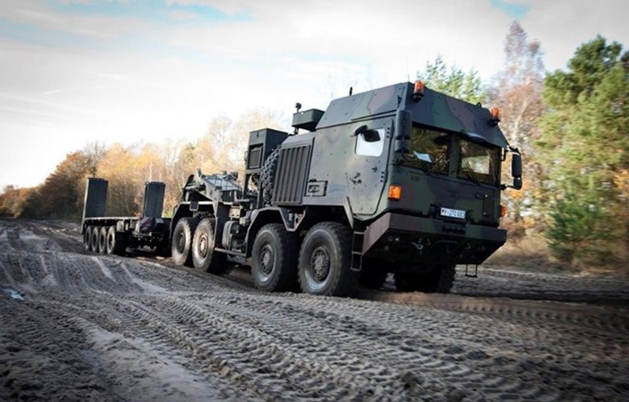 Германия передает Украине 100 бронированных тягачей MAN HX81
