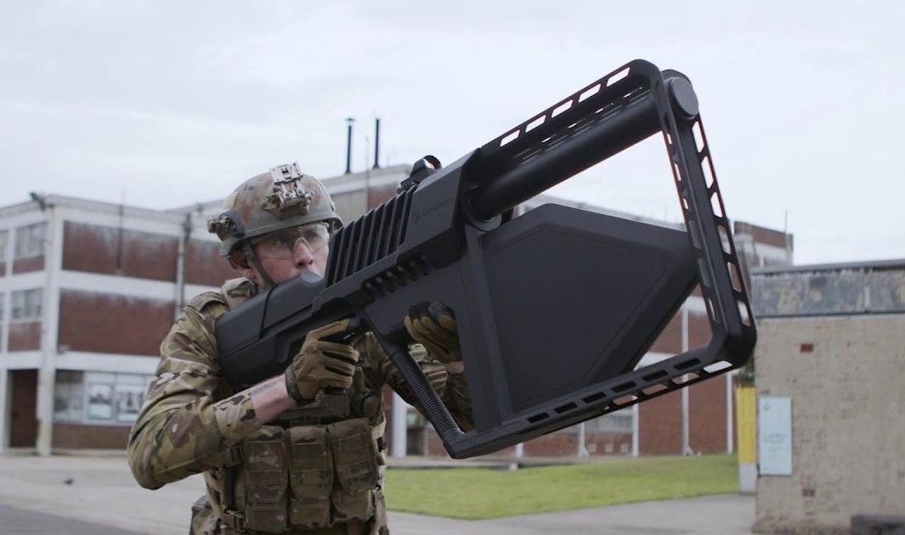 DroneGun Tactical эффективное решение для борьбы с дронами противника, радиус действия до 2000 метров 