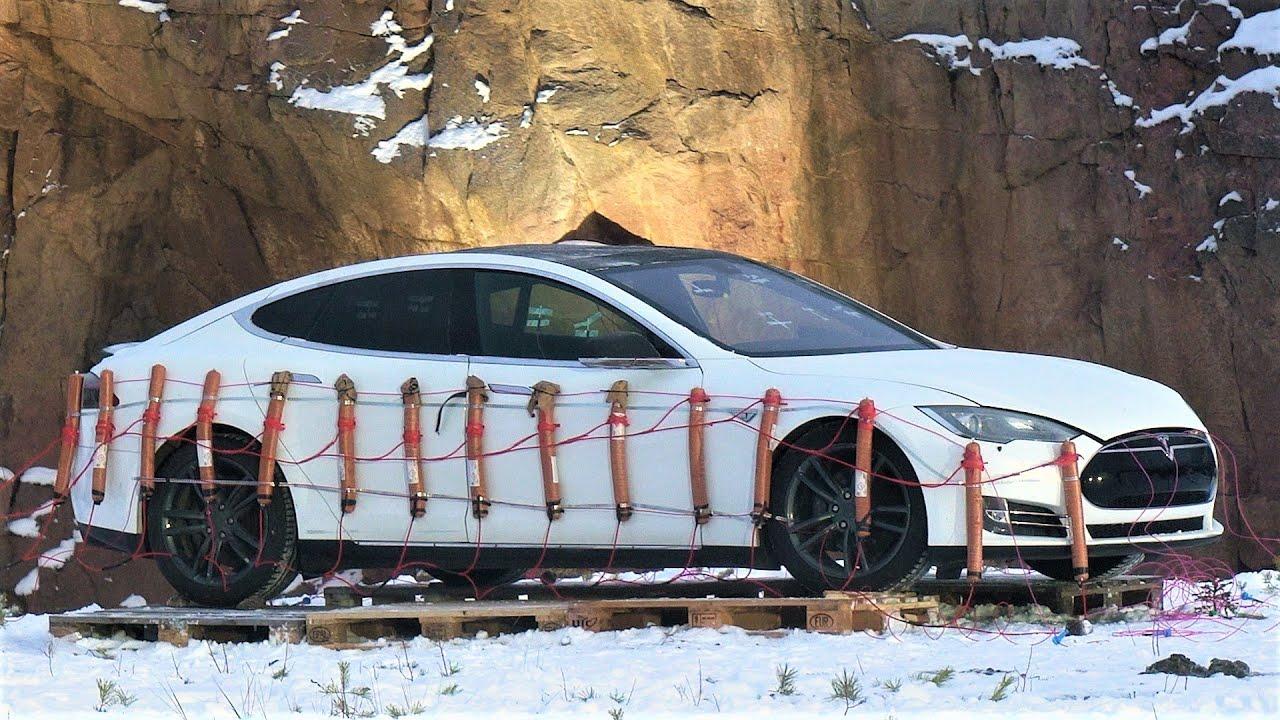 Владелец Tesla Model S, недовольный большой стоимостью замены аккумулятора, взорвал автомобиль динамитом