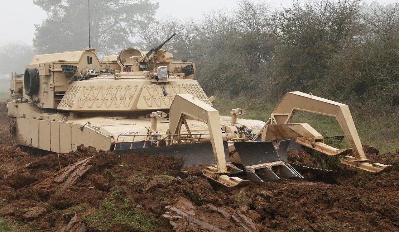 Американская бронемашина-прорыва М1150 - высокомобильный бронированный комплекс для преодоления минных полей и заграждений 