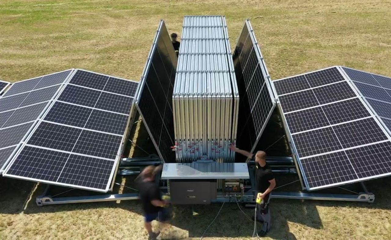 Solarcont разработал мобильную фотоэлектрическую систему в контейнерном исполнении, состоящую из 240 солнечных модулей 